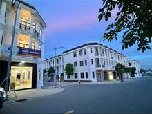 Hình ảnh Nhà lầu sân vườn thành phố dĩ an