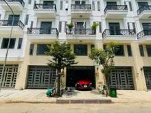 Hình ảnh nhà phô xây sẵn 1 trệt 3 lầu 4 phòng ngủ