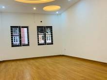 Hình ảnh Bán Gấp Nhà Lạc Long Quân 34m2, Ngõ thông gần phố giá chỉ 5.2 tỷ.