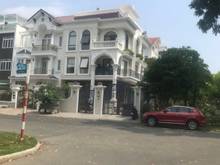 Hình ảnh Gia đình cần cho thuê biệt thự góc sân vườn Phú Mỹ Hưng, Q7