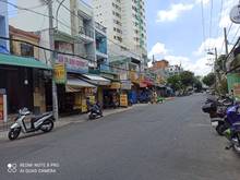Hình ảnh ngay khu phố ăn -rất đông đúc- vô cùng nhộn nhịp thuận tiện kinh doanh