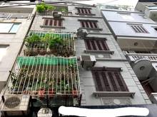 Hình ảnh Bán nhà mặt phố Đê La Thành Nhỏ-Đống Đa , dt 42m, mt 6m, giá 10,1 tỷ