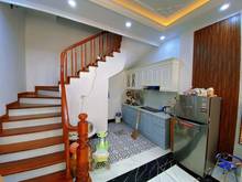 Hình ảnh bán nhà Trần Quốc Hoàn 40m2x5T, chỉ có hơn 9 tỷ, phân lô víp kd đỉnh.