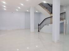 Hình ảnh Tòa nhà 8x40m 3 lầu suốt gần Bàu Cát, đường MT xe tải tránh nhau
