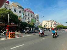 Hình ảnh Nhà mặt tiền ngay trung tâm, nở hậu tài lộc