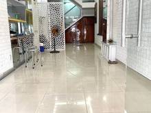 Hình ảnh Chính chủ cho thuê nhà mặt tiền Lê Quang Định 3 lầu sân thượng.