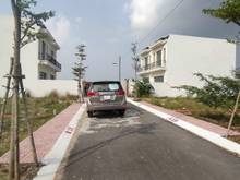 Hình ảnh Nhà phố đất nên giá rẻ nằm ngay mặt tiền đường