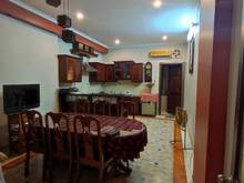 Hình ảnh Bán nhà Mặt tiền Công Viên Nguyên Hồng - Nhà Đẹp Trệt 3 Lầu 4x18m 4PN