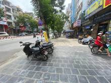 Hình ảnh Bán nhà mặt phố Trần Quốc Hoàn vị trí siêu đẹp giá 17,5 tỷ