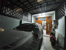 Hình ảnh Nhà 4 Tầng, 2 xe hơi đậu thoải mái, khu vực thoáng mát gần chợ TĐ