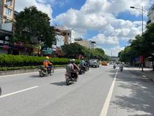 Hình ảnh Chính chủ cần tiền sang tên gấp căn nhà 3 tầng mặt phố Nguyễn Văn Cừ