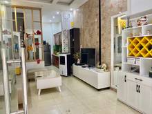 Hình ảnh Nhà Nguyễn Khánh Toàn, ngõ kinh doanh, thoáng vĩnh viễn, gần đường lớn