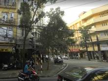 Hình ảnh Cho thuê nhà mặt phố Nguyễn Du  2 mặt tiền đông đúc