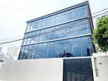 Hình ảnh 🏢 illa : Hầm, trệt 2 lầu áp mái, sàn trống suốt, có thang máy