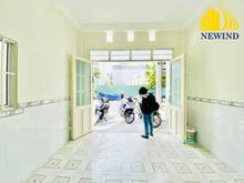 Hình ảnh Mặt bằng mới xây ngay KDC đông đúc, đường xe hơi có gác, ban công.