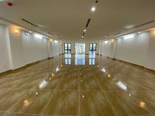 Hình ảnh Tòa văn phòng Quan Hoa 200m2, 8 tầng, 1 hầm, mt9,2m