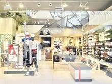 Hình ảnh Cho Thuê Nhà MT Nguyễn Trãi, Q1. DT 10x15 sàn suốt vỉa hè lớn