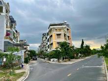 Hình ảnh Đất đẹp, dân trí cao, đường nhựa 5m, bán gấp. Chỉ 5 tỷ hơn, DT: 90m2