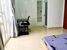 Hình ảnh Trống sẵn 1 phònh cửa sổ lớn BT