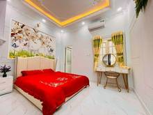 Hình ảnh Bán nhà HXT Nguyên Hồng P11 Đối Diện Công Viên 4 Tầng(4x18m)