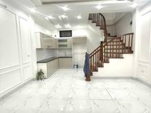 Hình ảnh Bán nhà ngõ 203 Kim Ngưu 11 tỷ 83m 4 tầng Mtien 5m, ô tô đỗ cổng
