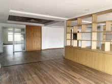 Hình ảnh Cho thuê tòa nhà 8.1x22 5 lầu 20P mt Lạc Long Quân, P.10, Tân Bình