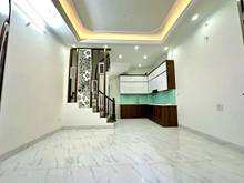 Hình ảnh Bán nhà 35m2* 5 tầng phố Trương Định, ba gác đỗ cửa, sát phố giá 3.9 t