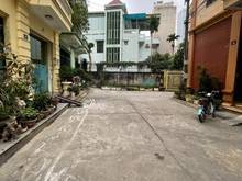 Hình ảnh Cho thuê nhà Nguyễn Văn Huyên 60m2 4tầng mặt tiền 5m ô tô đỗ cửa.