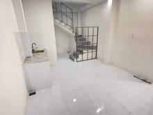 Hình ảnh Bán nhà 3 Tháng 2, P. 14, Quận 10. Nhà mới, có sân để xe.