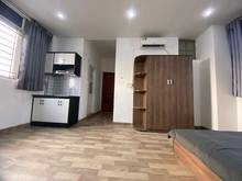 Hình ảnh Phong 2 cửa sổ lớn 2 bên, thoáng mát