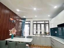 Hình ảnh Xe hơi lướt qua nhà, 3 tầng BTCT, 3 phòng ngủ.