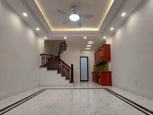 Hình ảnh Bán nhà Long Biên ngay ngã tư Thạch Bàn Cổ Linh 38m2 5 tầng 2,75 tỷ