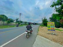 Hình ảnh Ngộp quá cần ra hơn 1 sào đất phủ hồng, sát QL1A, dân kín, bám bêtông.