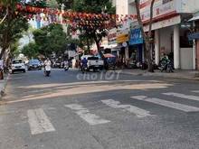 Hình ảnh Nhà trung tâm Quận 1, trệt 4 lầu, sân thượng 10PN, khu sầm uất