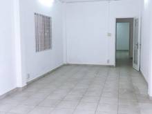 Hình ảnh Nhà cho thuê 2MT Nguyễn Bỉnh Khiêm, Q1, cầu thang 2/3 nhà