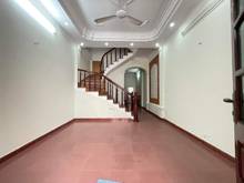 Hình ảnh Cho thuê nhà Hoàng Văn Thái. DT 50m2, 4 tầng. Khu phố VIP. Giá 20 tr/t