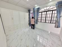 Hình ảnh Nhà hẻm xe hơi, cách 1 căn ra mặt tiền, nhà mới dọn vào ở ngay.