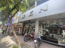 Hình ảnh Mặt Tiền CMT8 Đoạn Lề Rộng  Có Chỗ Đậu Xe