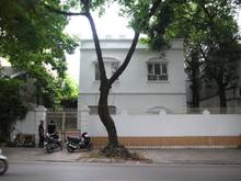 Hình ảnh Cho thuê nhà Tăng Bạt Hổ - Hai Bà Trưng sân vườn rộng