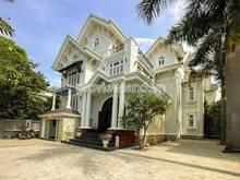 Hình ảnh Cho thuê biệt thự Thảo Điền, MT Nguyễn Văn Hưởng, 3 tầng, 5PN, 500m2