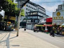 Hình ảnh Bán nhà MT ngay Âu Cơ  (7 X 24m ) giá 19.5 tỷ.