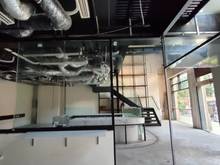 Hình ảnh Cho thuê chân đế tòa nhà Vincom 250m2 (tầng 1: 160m2+lửng 90m2) MT 10m