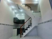 Hình ảnh Cần vốn bán gấp nhà Bến Vân Đồn,Q4, 56m2, 2PN , hẻm ô tô, SHR,2 tỷ 760