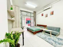 Hình ảnh Ban công full nội thất ngay mặt tiền đường Nguyễn Văn Thủ quận 1
