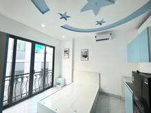 Hình ảnh Studio với ban công siêu tháng. Nội thất sáng, đầy đủ