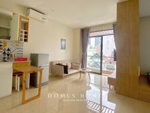 Hình ảnh Studio cửa sổ lớn có vách ngăn cách biệt