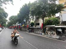 Hình ảnh Cho thuê nhà mặt phố Linh Lang, Đào Tấn vị trí đẹp, 150m*4t, mt 10m