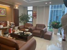 Hình ảnh cho thuê văn phòng đầy đủ bàn ghế rồi về chỉ việc hoạt động 130m2