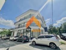 Hình ảnh Chiếc Toà VP Full Kính Q2 Mới Xấy Trống Suốt 3 Tầng