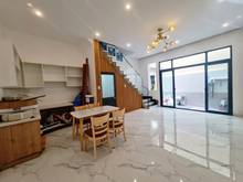 Hình ảnh Bán  Nhà LẠC LONG QUÂN 77m , ngang  5.5 m .2  tầng  .5.5 tỷ